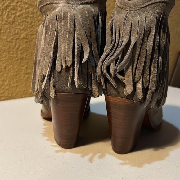Frye Fringe Dark Grey Booties. Size 8.5 B - Picture 10 of 12